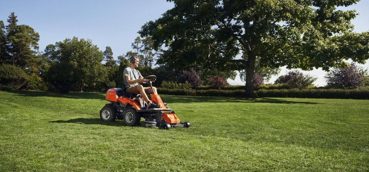 Husqvarna R 214TC inkl. Mähdeck Combi 94 – Modell 2025