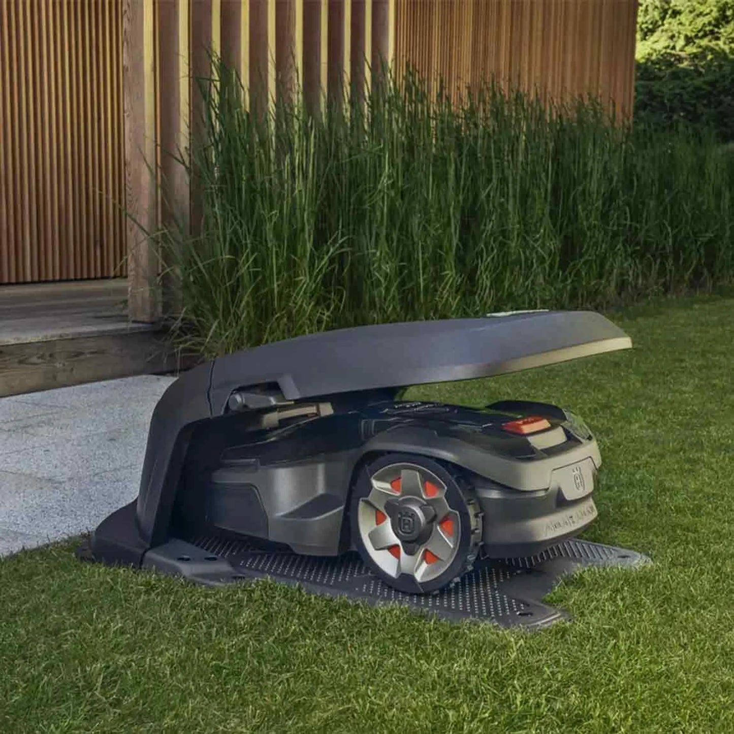 Husqvarna Automower 410XE NERA Mähroboter + Garage