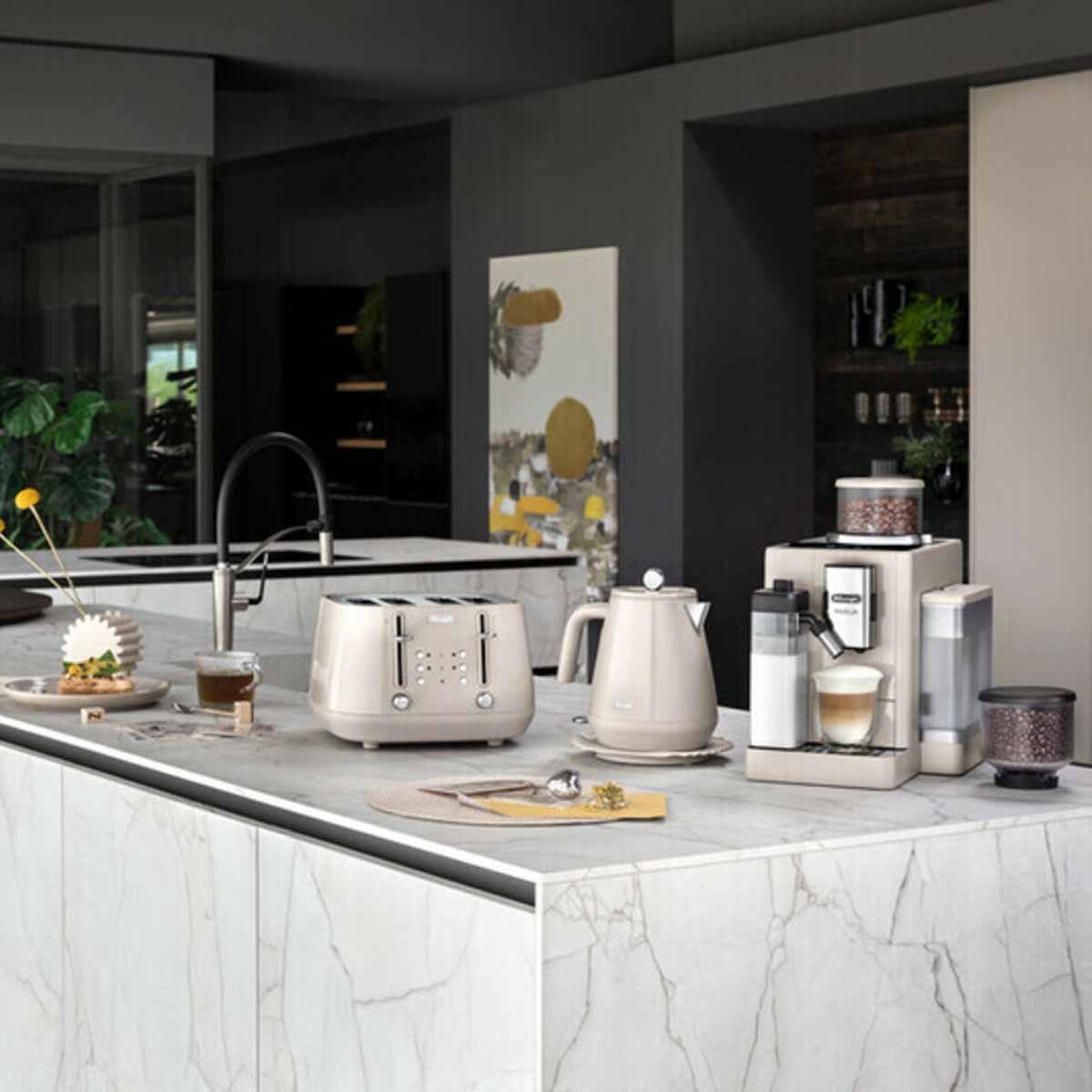 Kaffeevollautomat De’Longhi EXAM440.55.GB Rivelia Milk Beige
