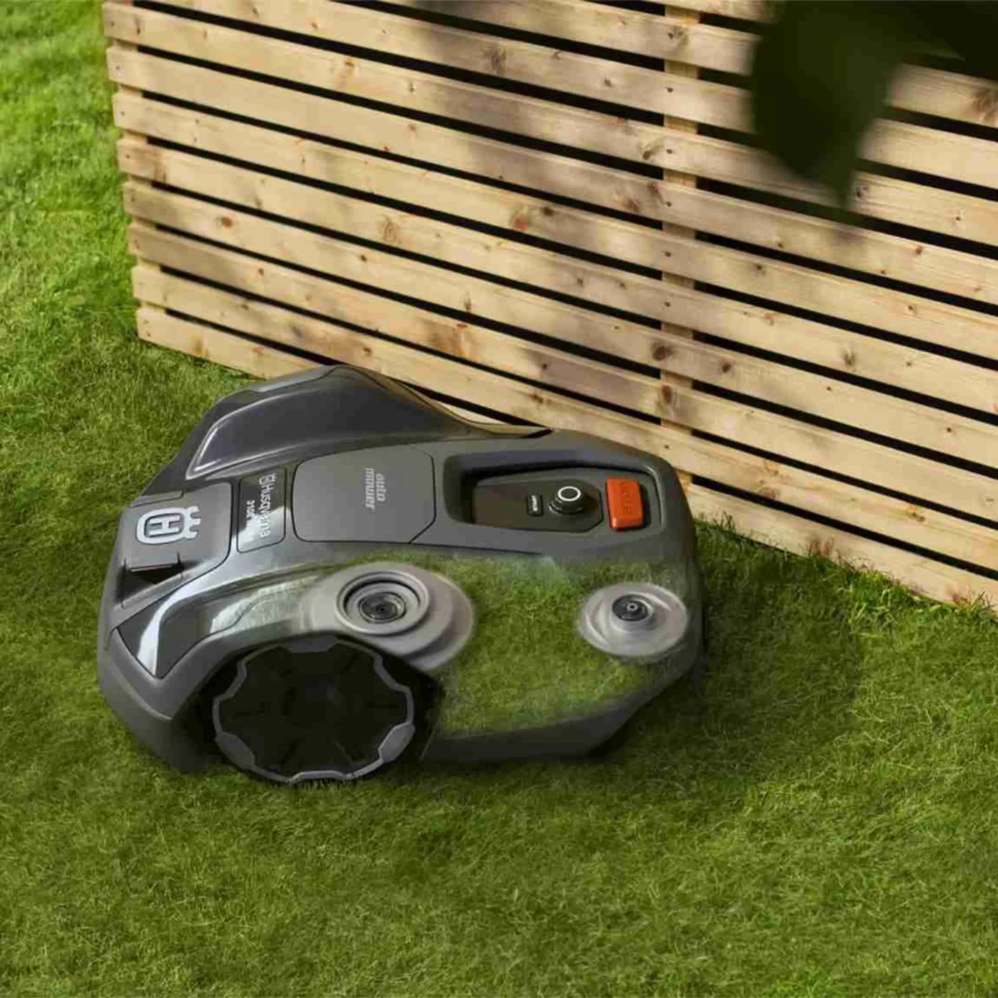 Husqvarna Automower 305E NERA + Garage